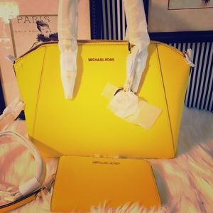 Michael Kors LRG Satchel & Wallet bundle